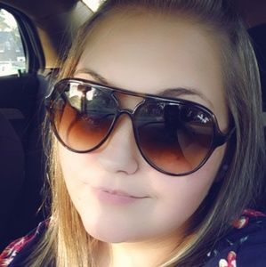 Meet your Posher, Kendra